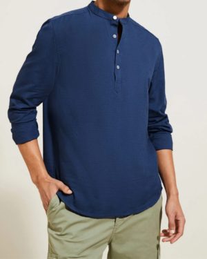 Chemise en coton bleu avec col mao