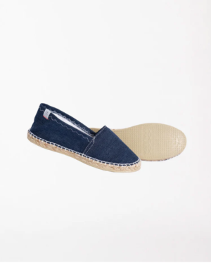 Paire d'espadrilles bleues en toile, avec une semelle en jute tressé et des détails en corde